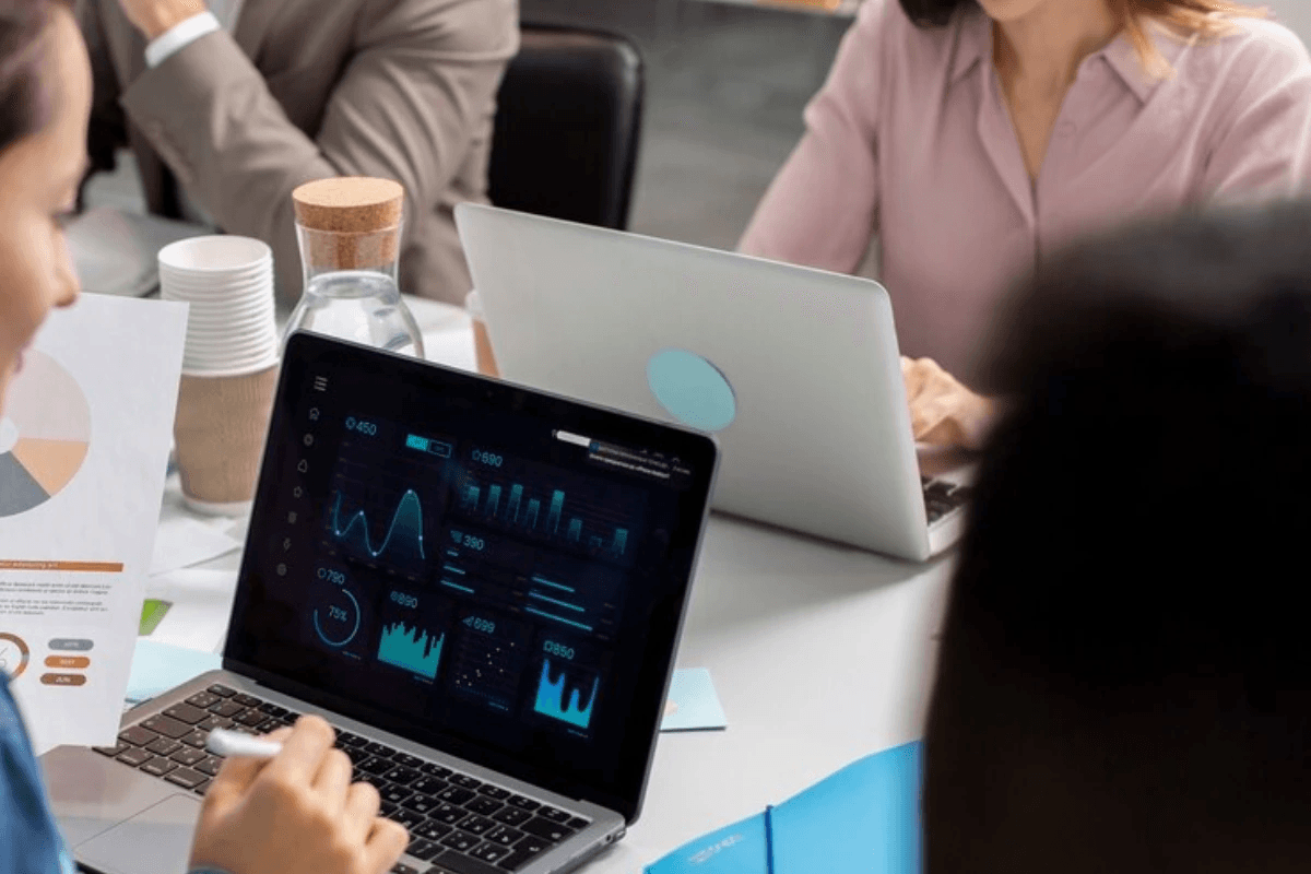 Wie KI die Bearbeitungszeit für Abweichungen im pharmazeutischen QMS verkürzt